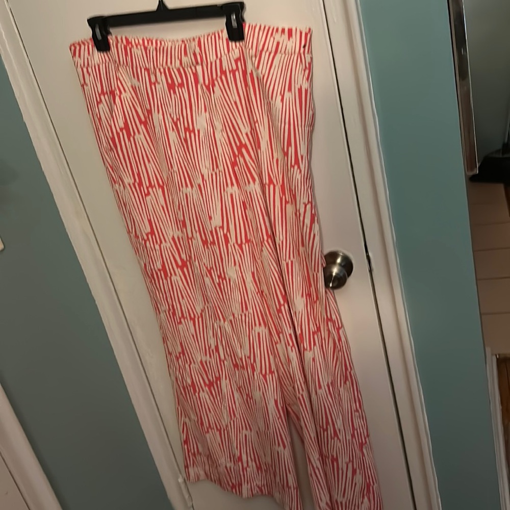 New without Tags
Pink and White Wide legged pants 
New York & Company
Size 16